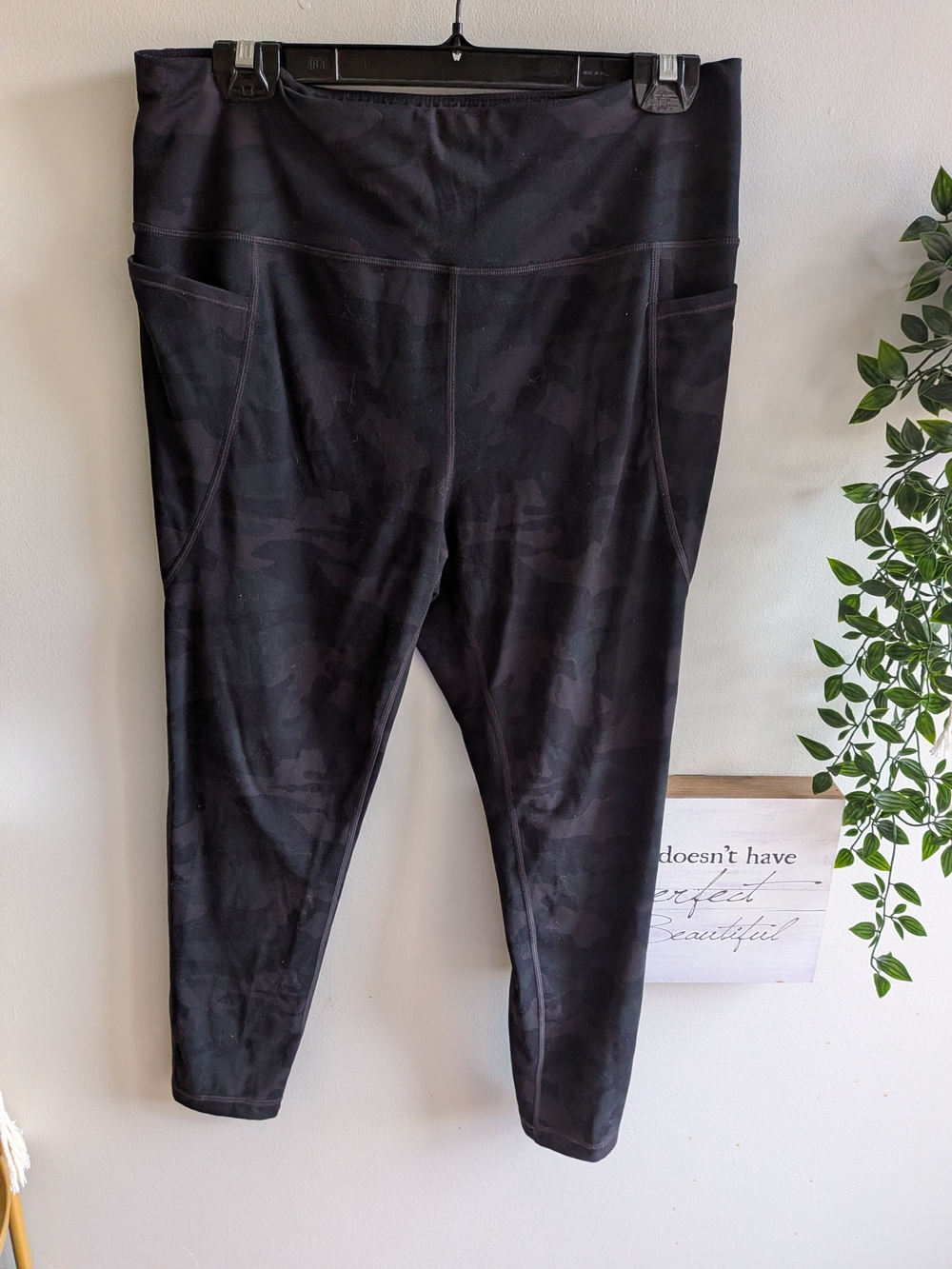 Athletic Works Black Subtle Camo High-Rise Leggings with Side Pockets